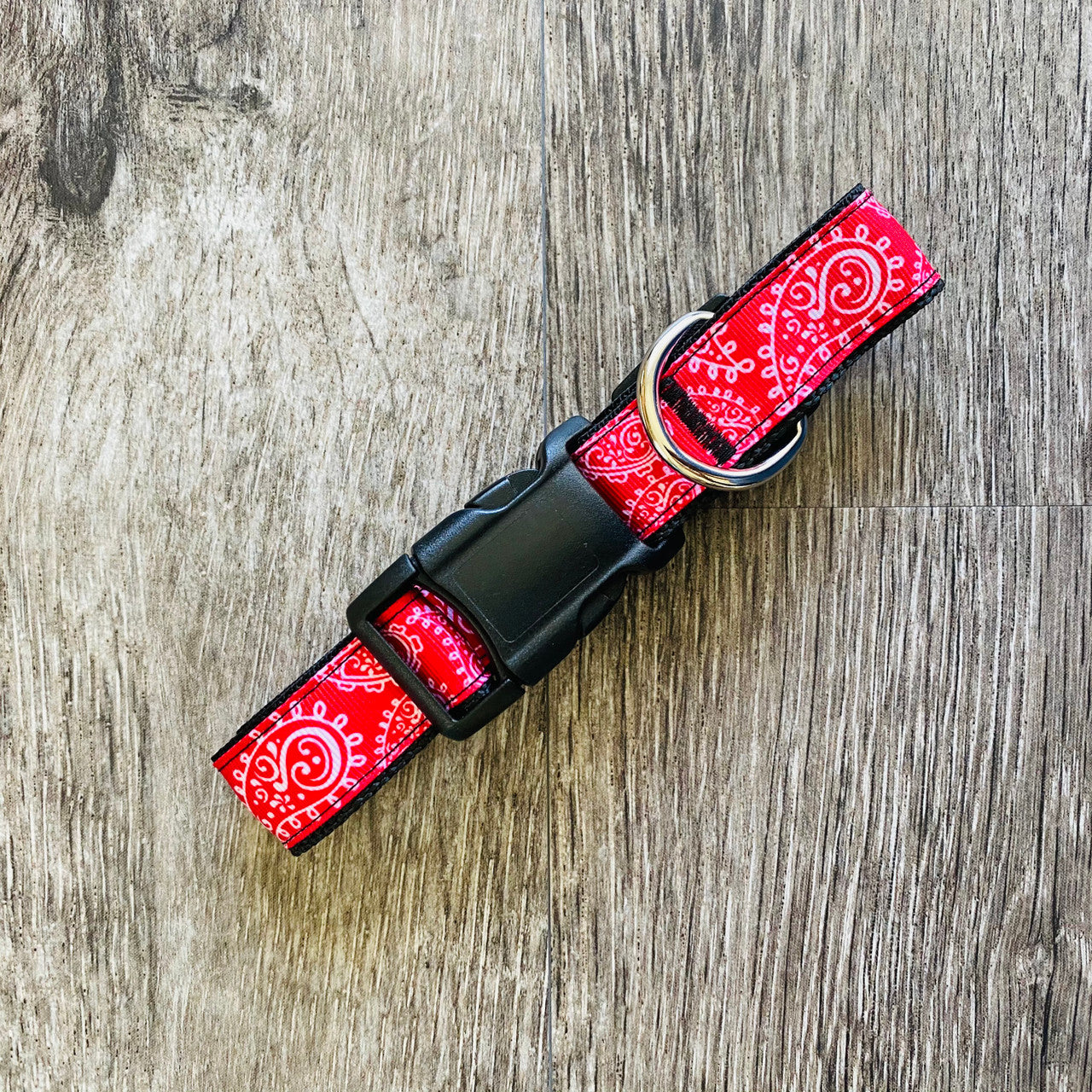 (Matching leash available!)